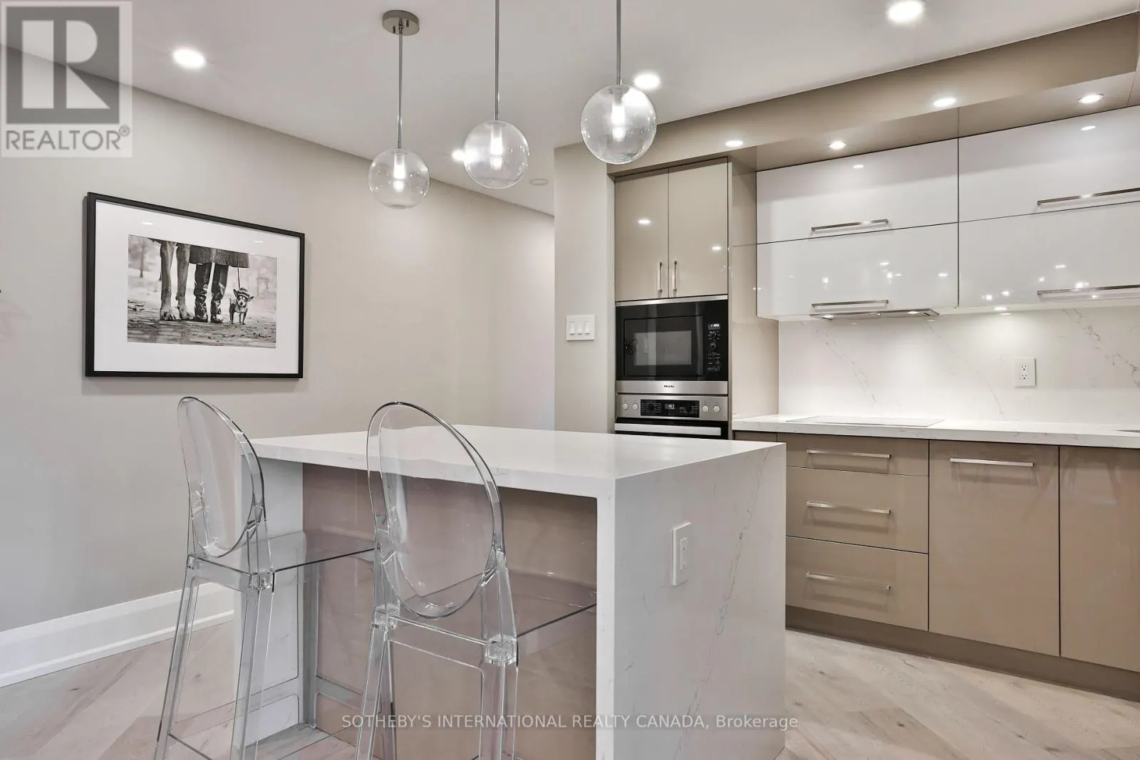 301 - 235 ST CLAIR AVENUE W