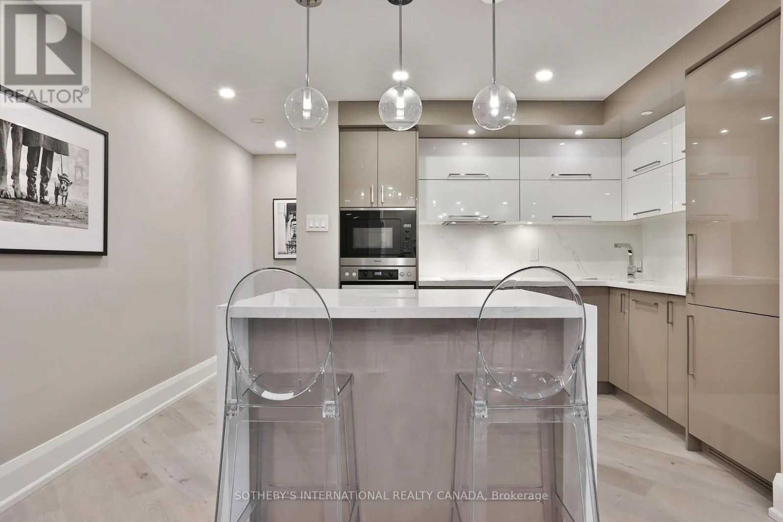301 - 235 ST CLAIR AVENUE W