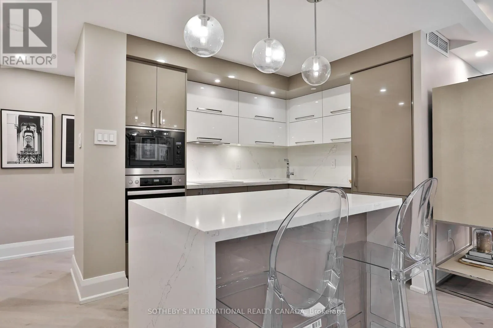 301 - 235 ST CLAIR AVENUE W