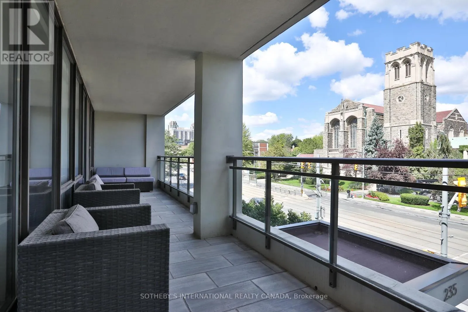 301 - 235 ST CLAIR AVENUE W
