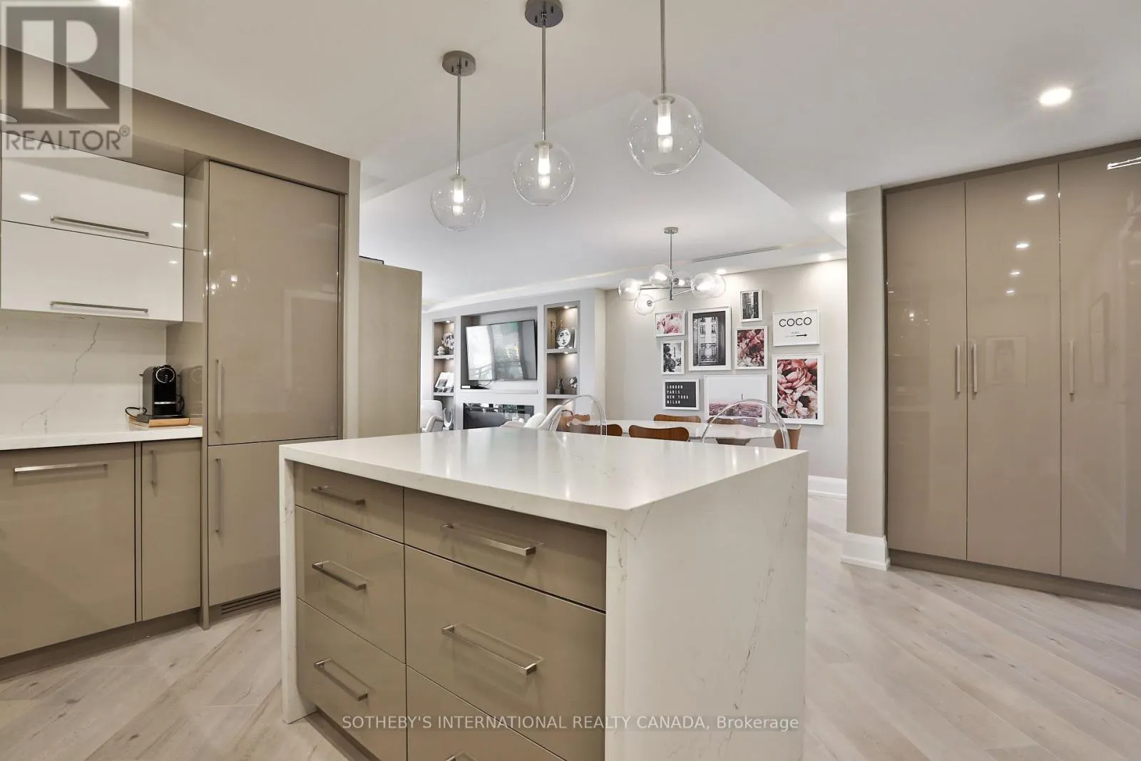 301 - 235 ST CLAIR AVENUE W