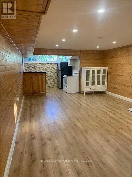 2 PINEMORE CRESCENT