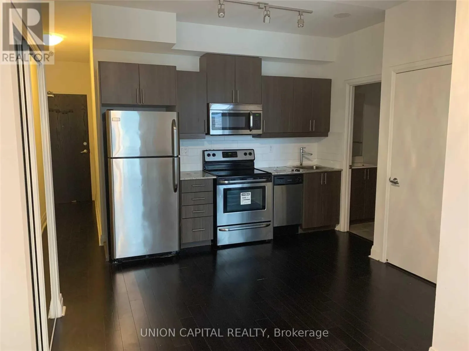 405 - 17 KENASTON GARDENS
