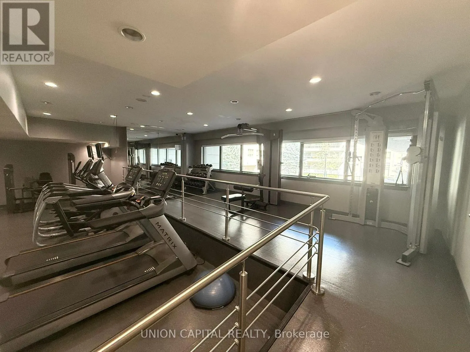 405 - 17 KENASTON GARDENS