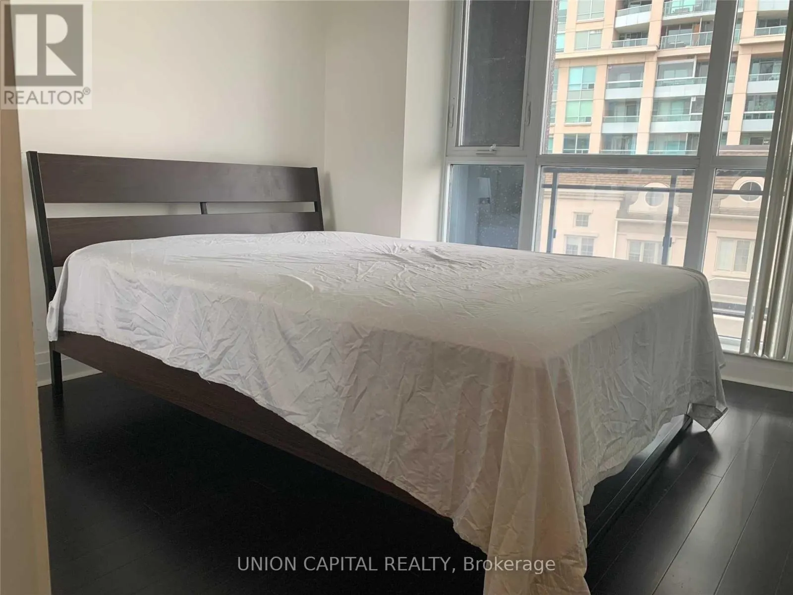 405 - 17 KENASTON GARDENS