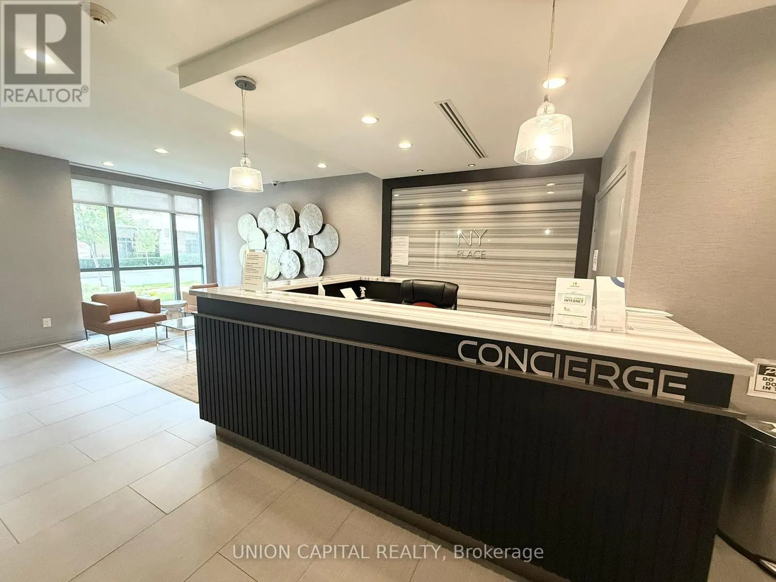 405 - 17 KENASTON GARDENS