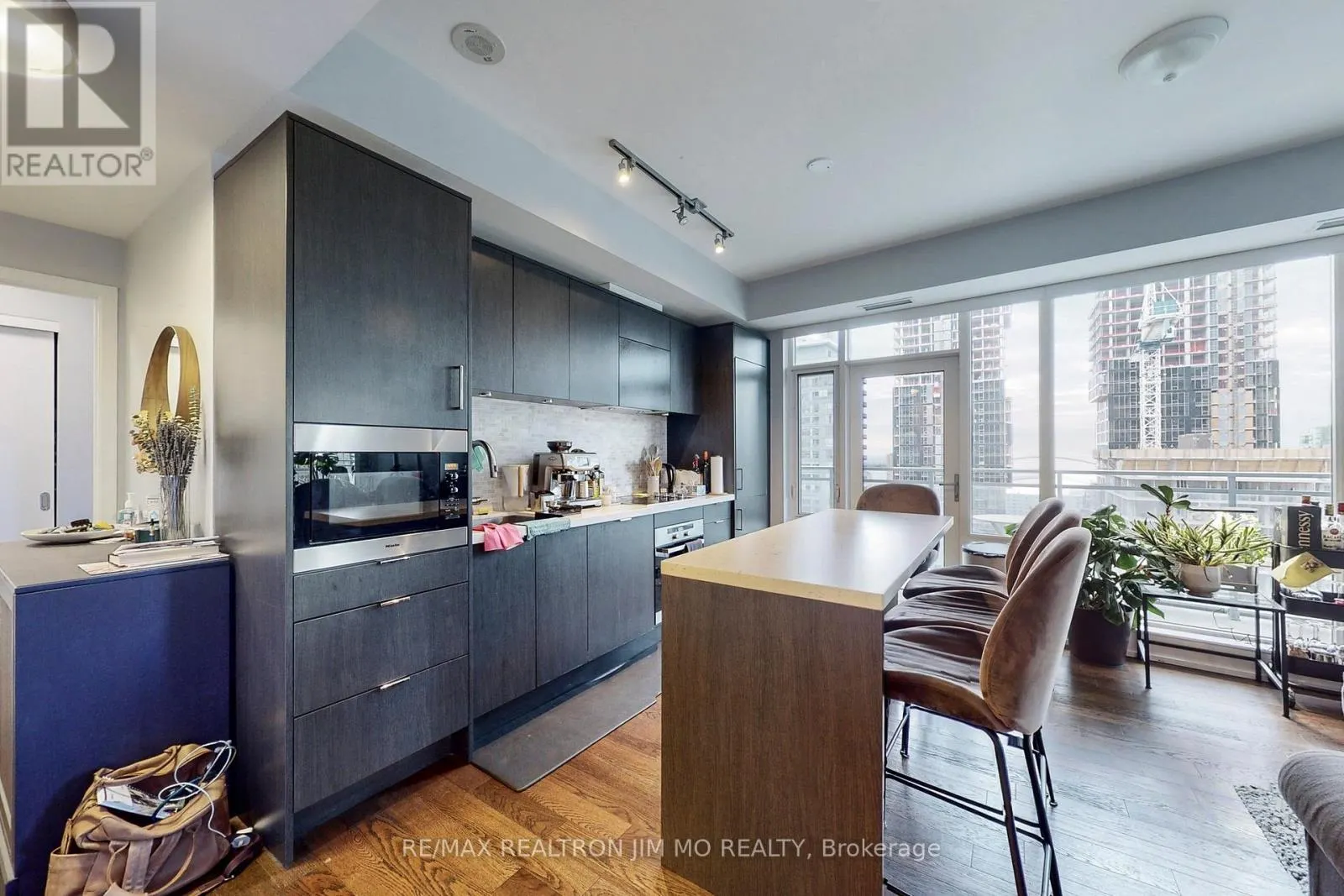 2411 - 21 WIDMER STREET