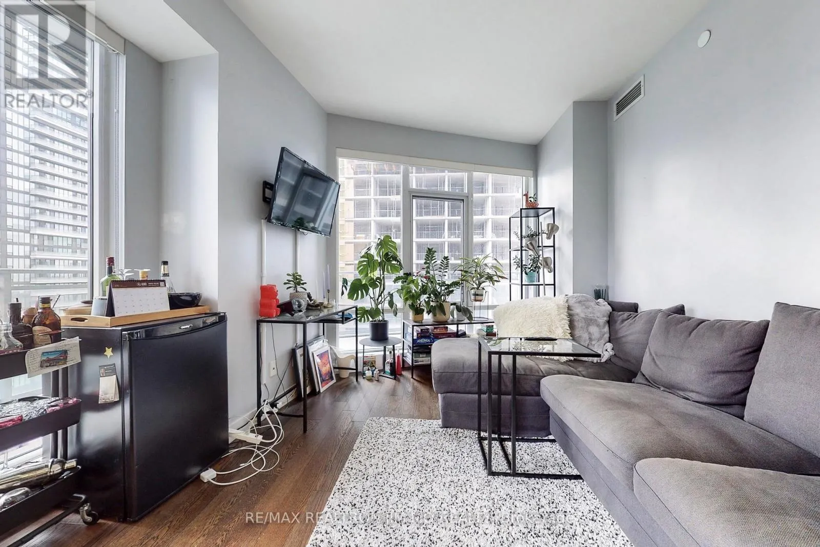 2411 - 21 WIDMER STREET