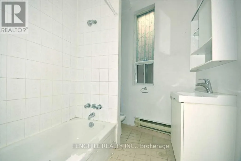 MAIN - 678 BATHURST STREET