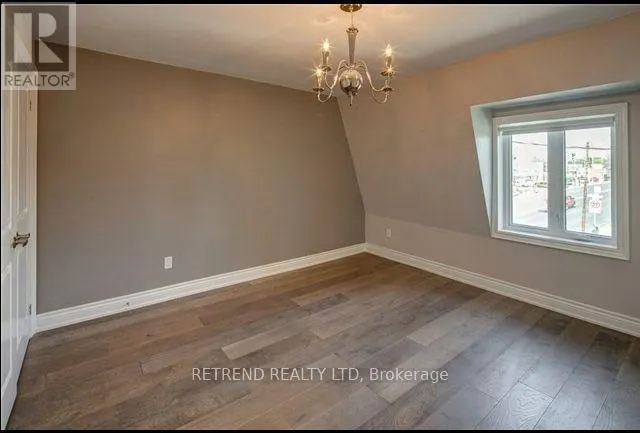 UPPER - 892 PALMERSTON AVENUE