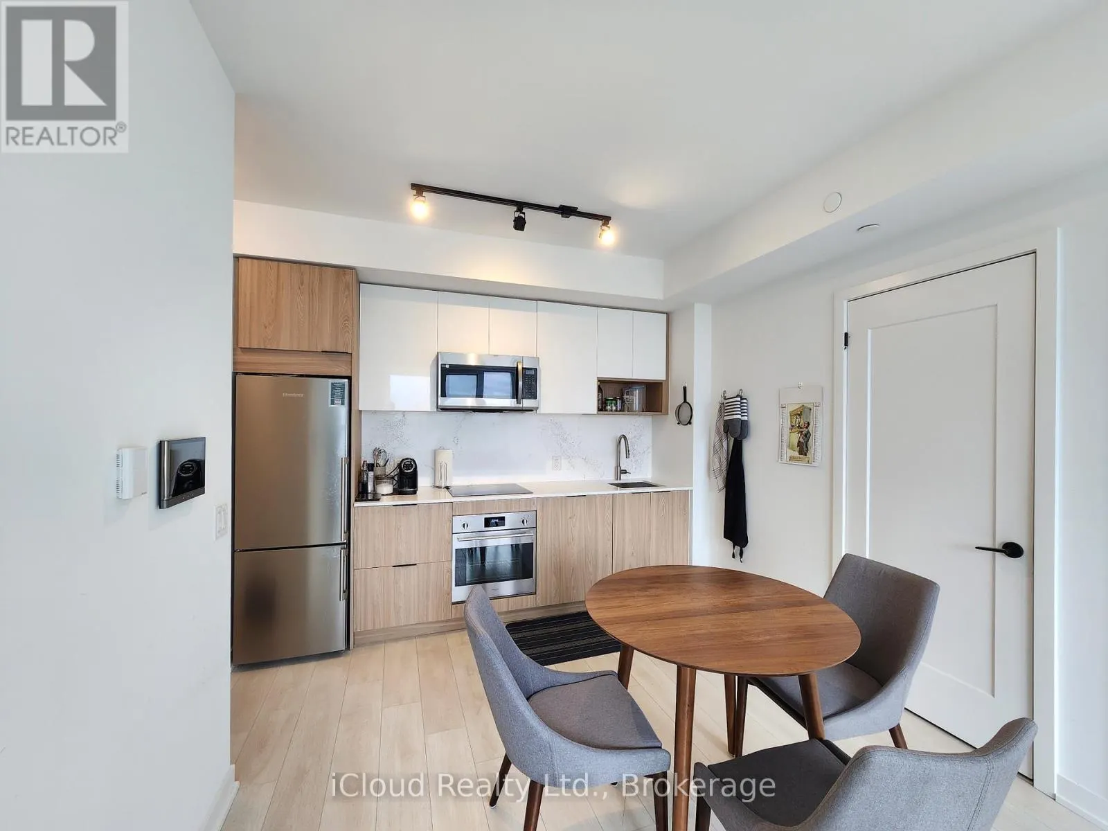 3012 - 5 DEFRIES STREET