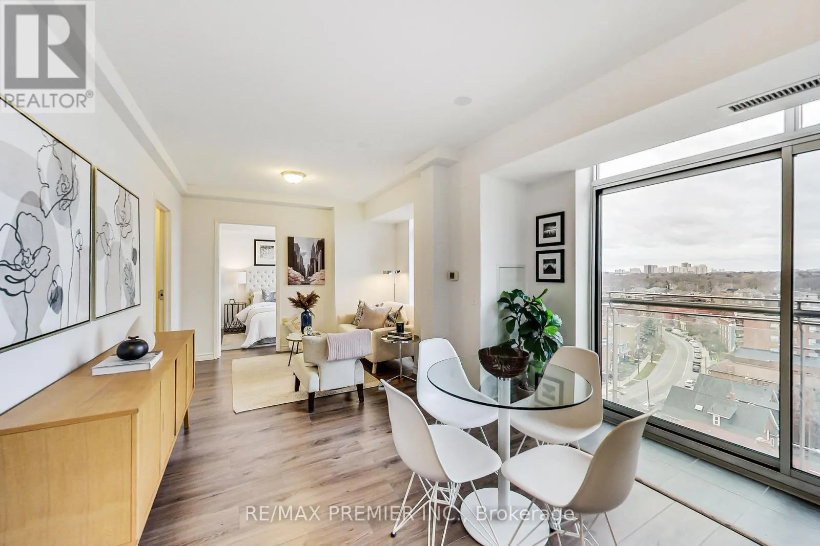 1102 - 15 MAPLEWOOD AVENUE