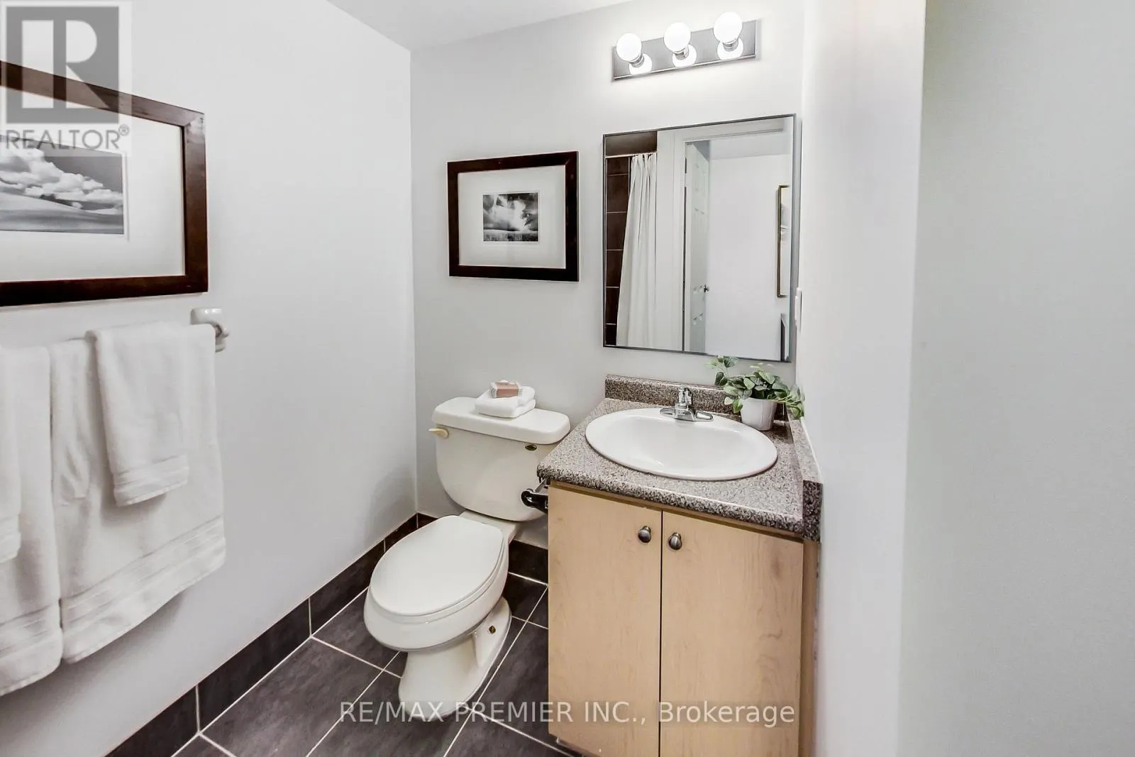 1102 - 15 MAPLEWOOD AVENUE