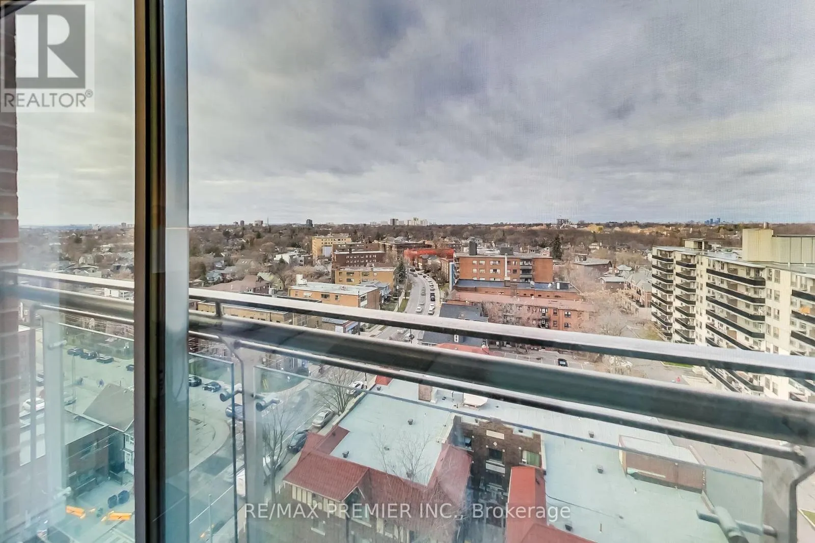 1102 - 15 MAPLEWOOD AVENUE