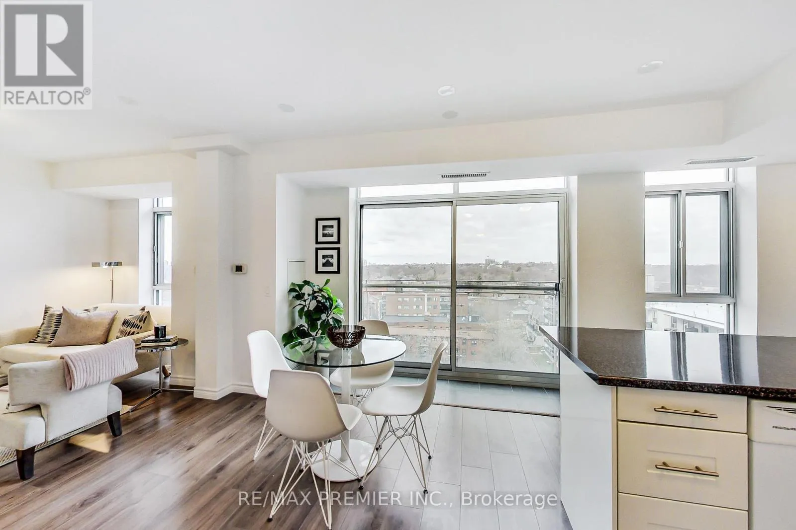 1102 - 15 MAPLEWOOD AVENUE