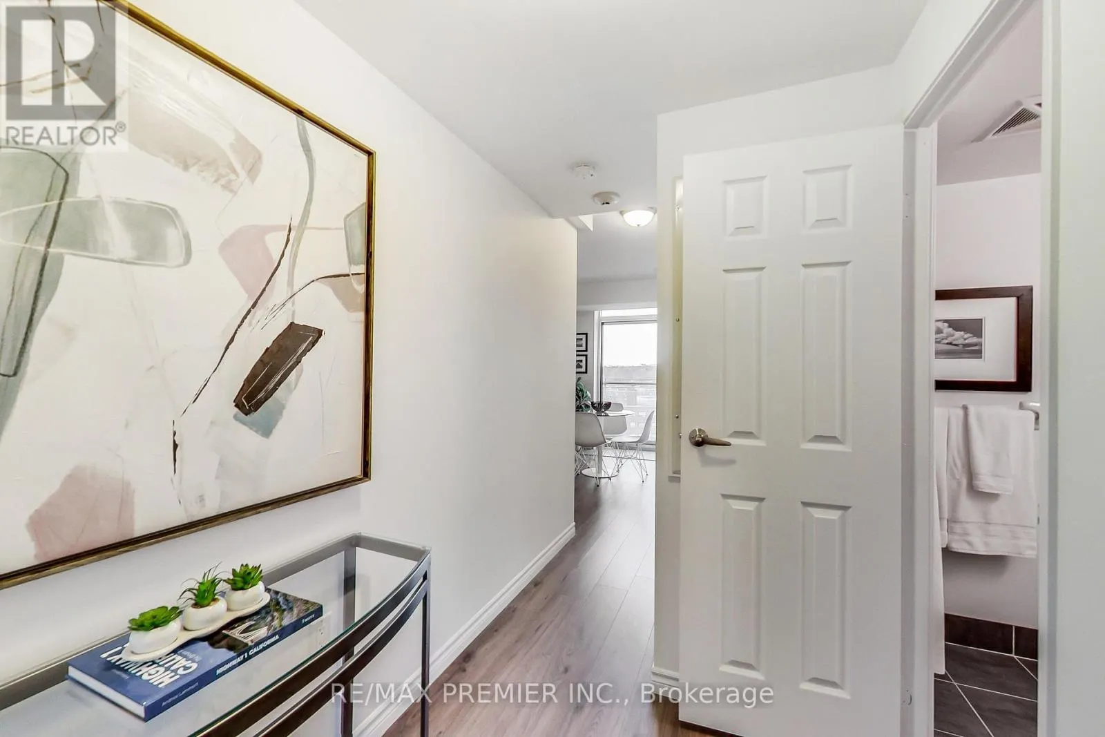 1102 - 15 MAPLEWOOD AVENUE