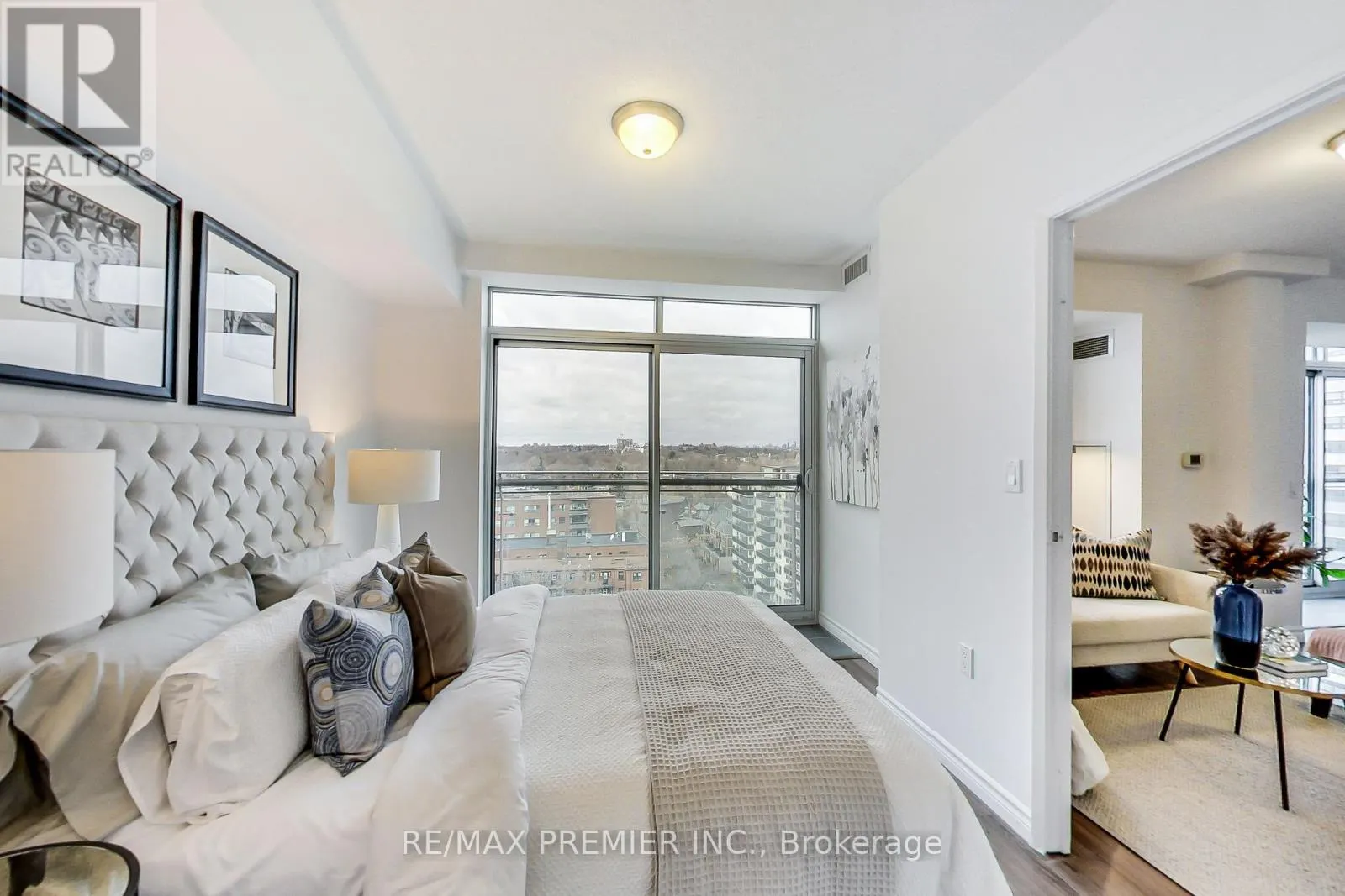 1102 - 15 MAPLEWOOD AVENUE