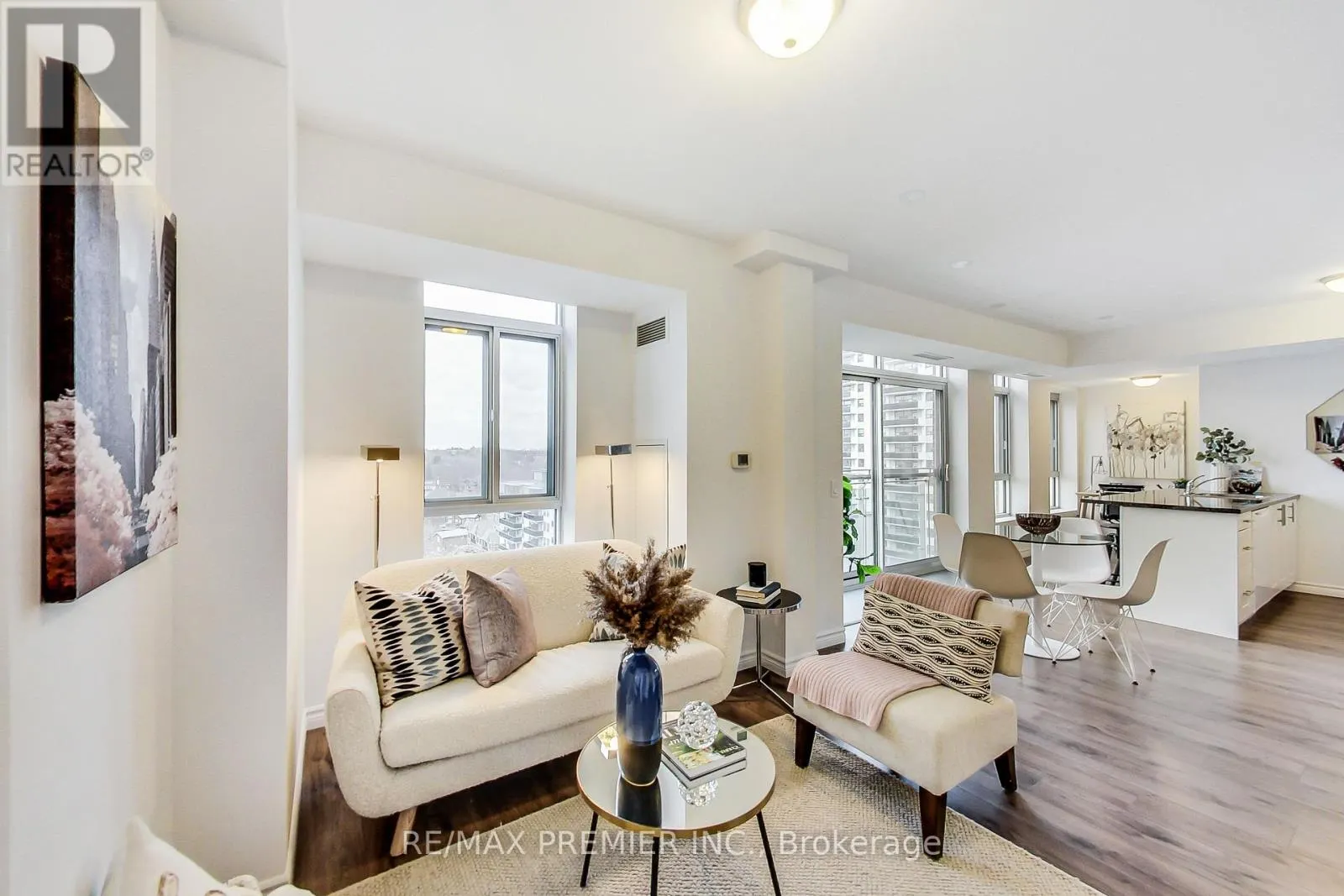 1102 - 15 MAPLEWOOD AVENUE