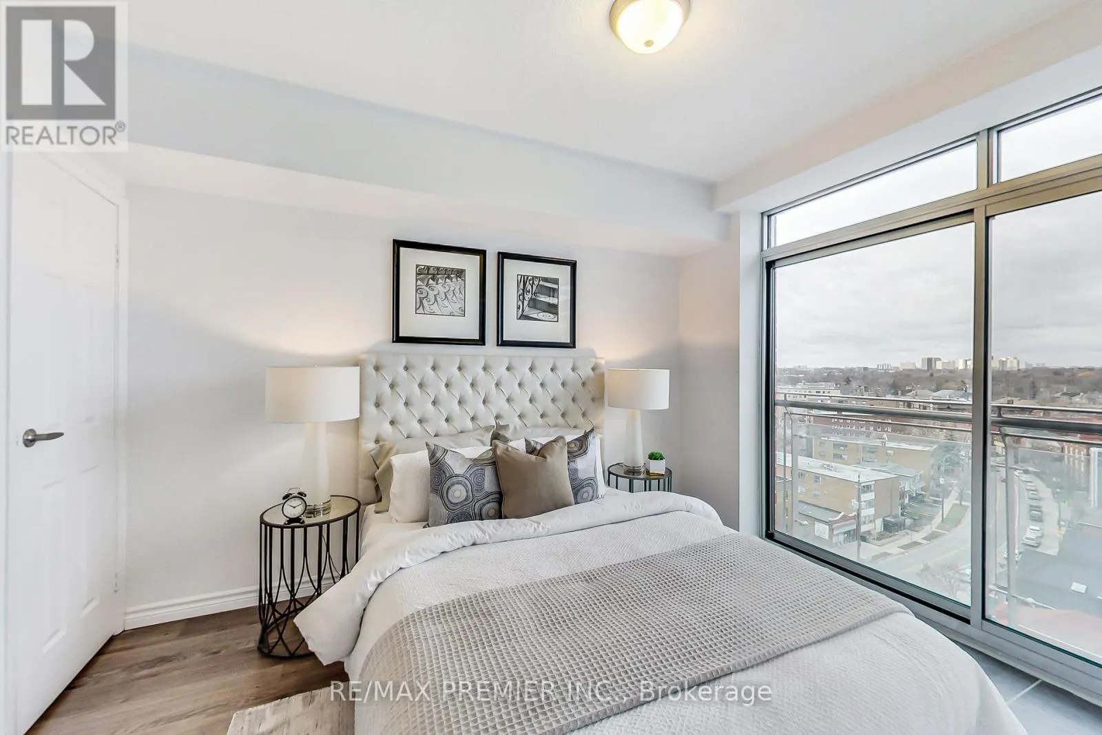 1102 - 15 MAPLEWOOD AVENUE