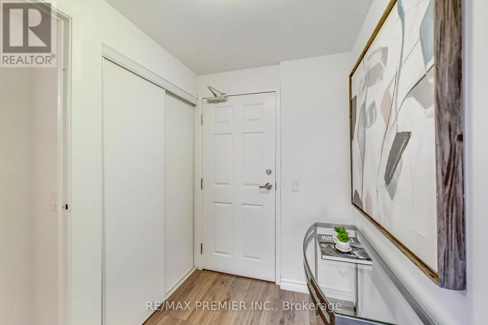 1102 - 15 MAPLEWOOD AVENUE
