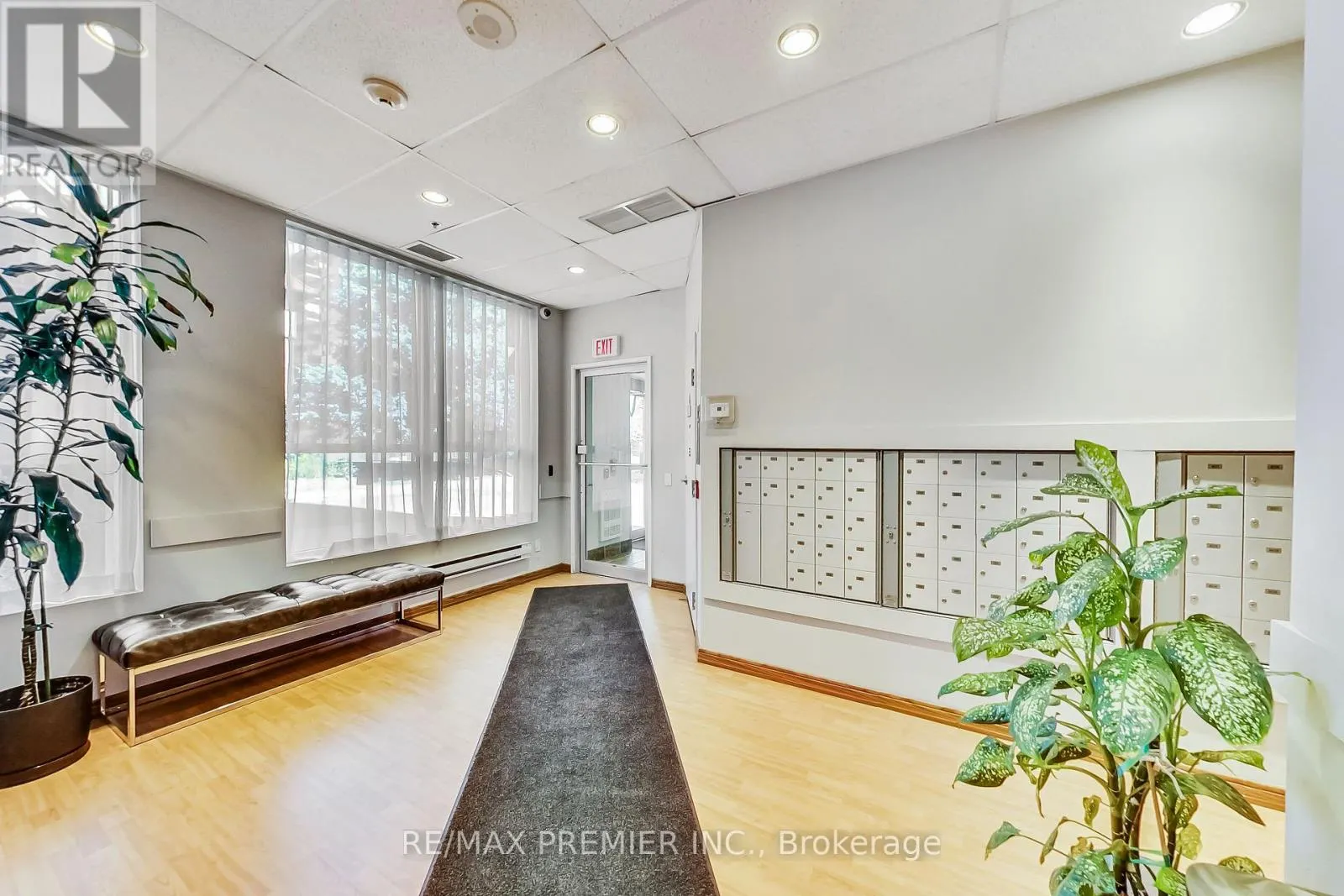 1102 - 15 MAPLEWOOD AVENUE