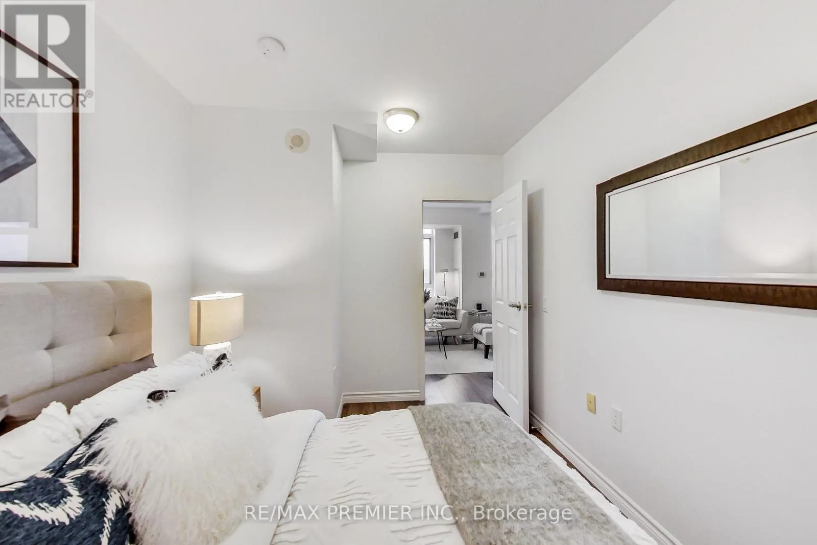 1102 - 15 MAPLEWOOD AVENUE