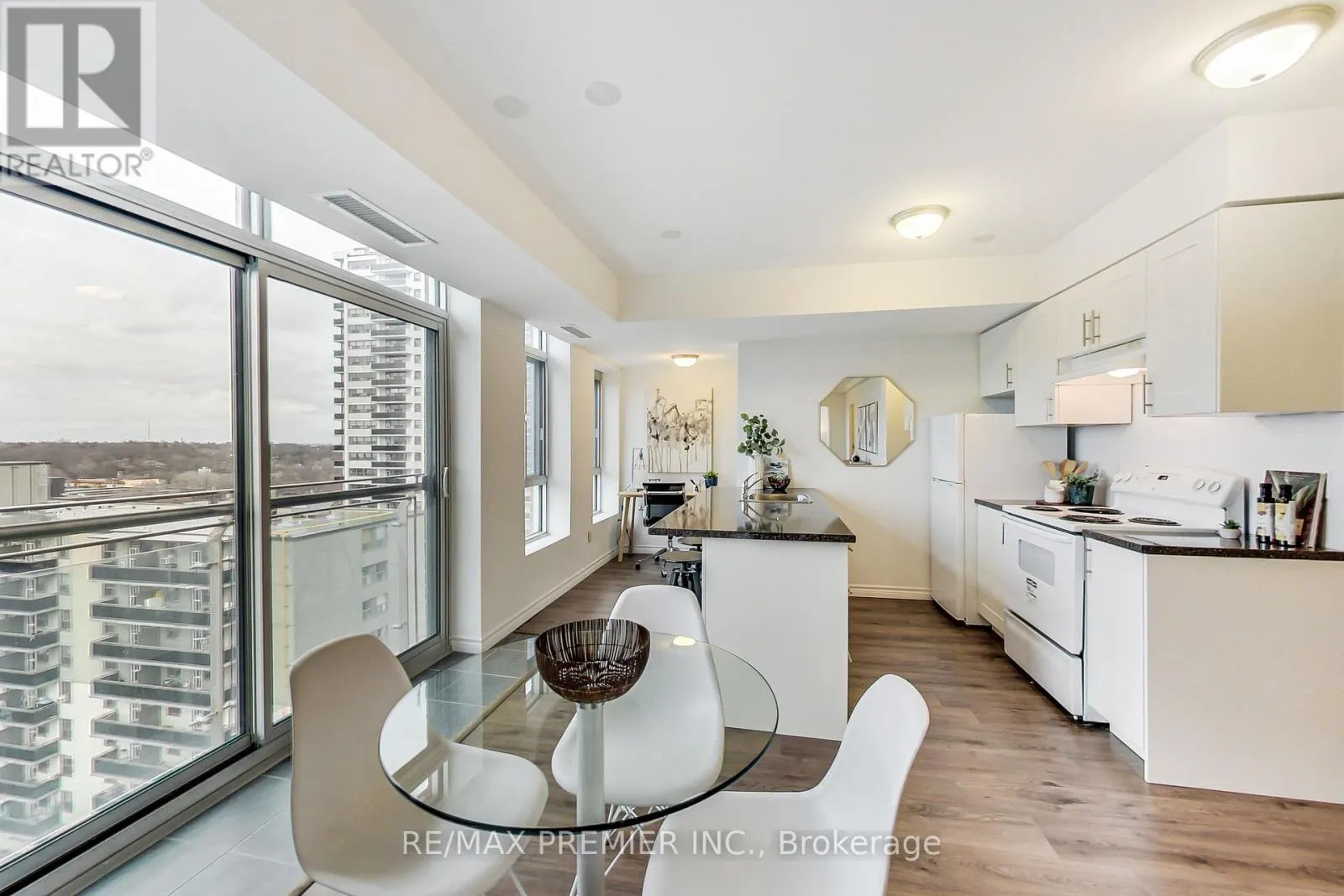 1102 - 15 MAPLEWOOD AVENUE