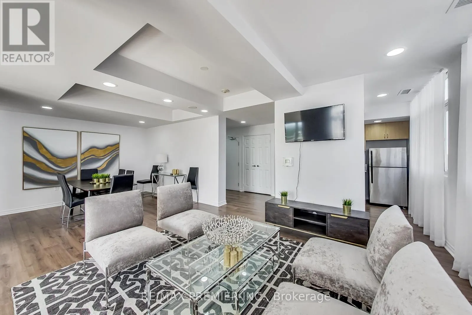 1102 - 15 MAPLEWOOD AVENUE