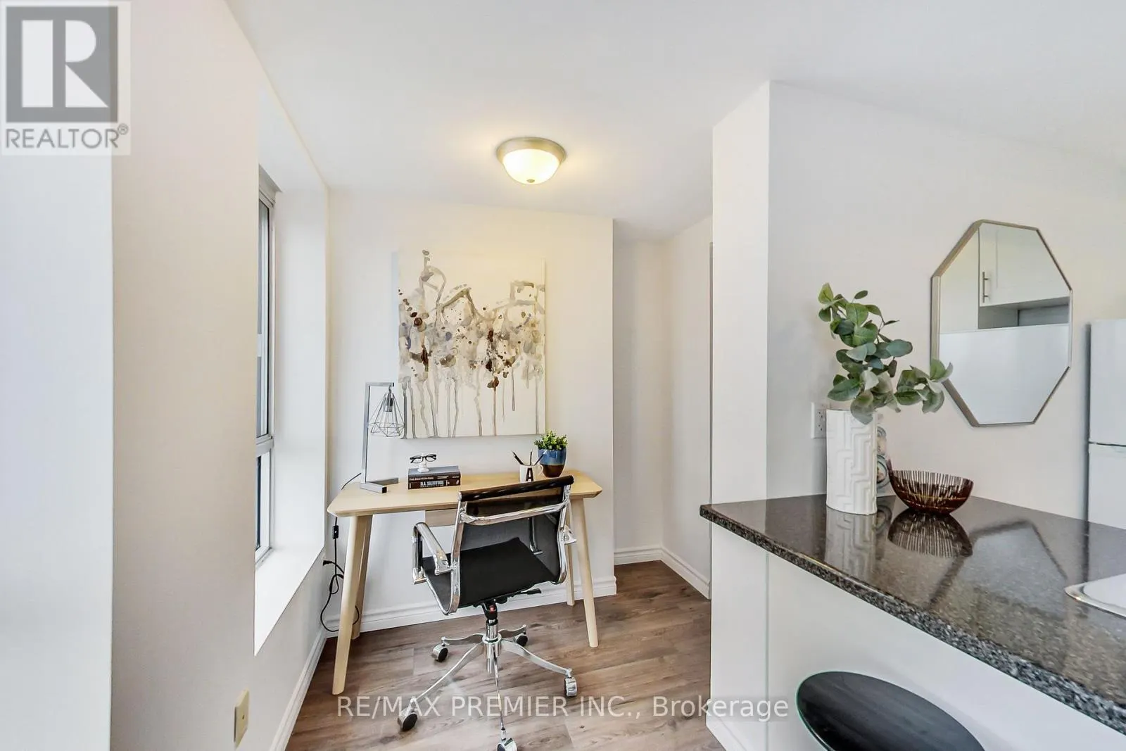 1102 - 15 MAPLEWOOD AVENUE