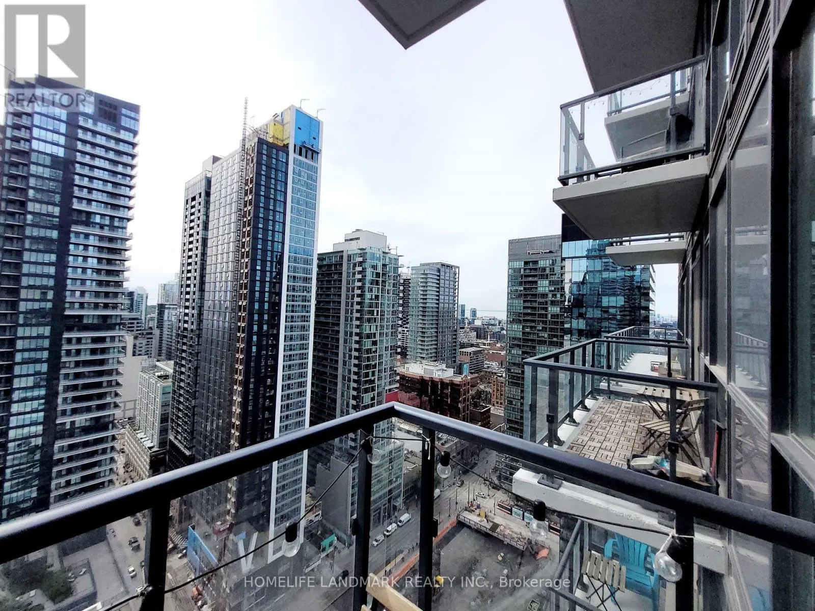 2916 - 87 PETER STREET