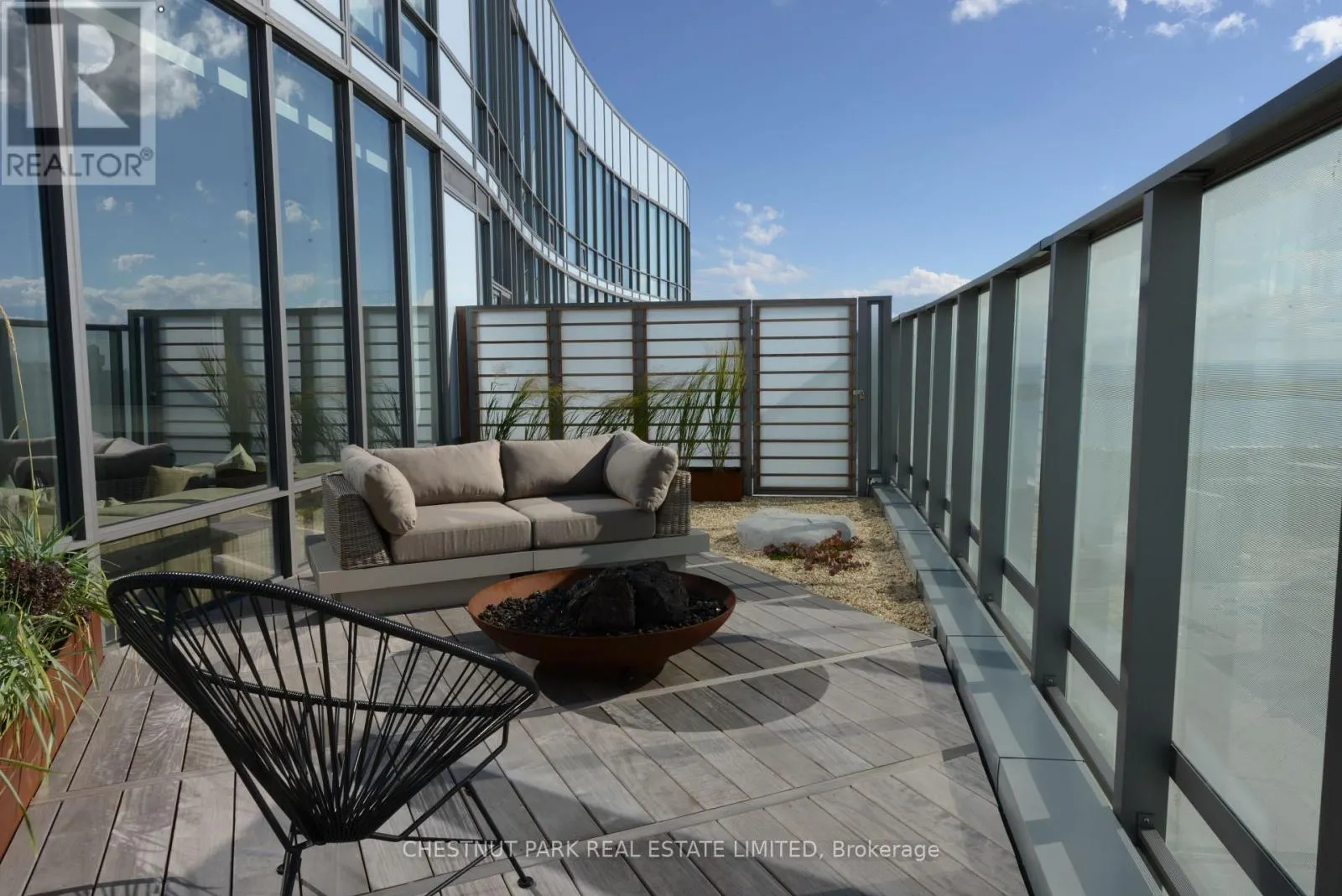 3302 - 1 MARKET STREET