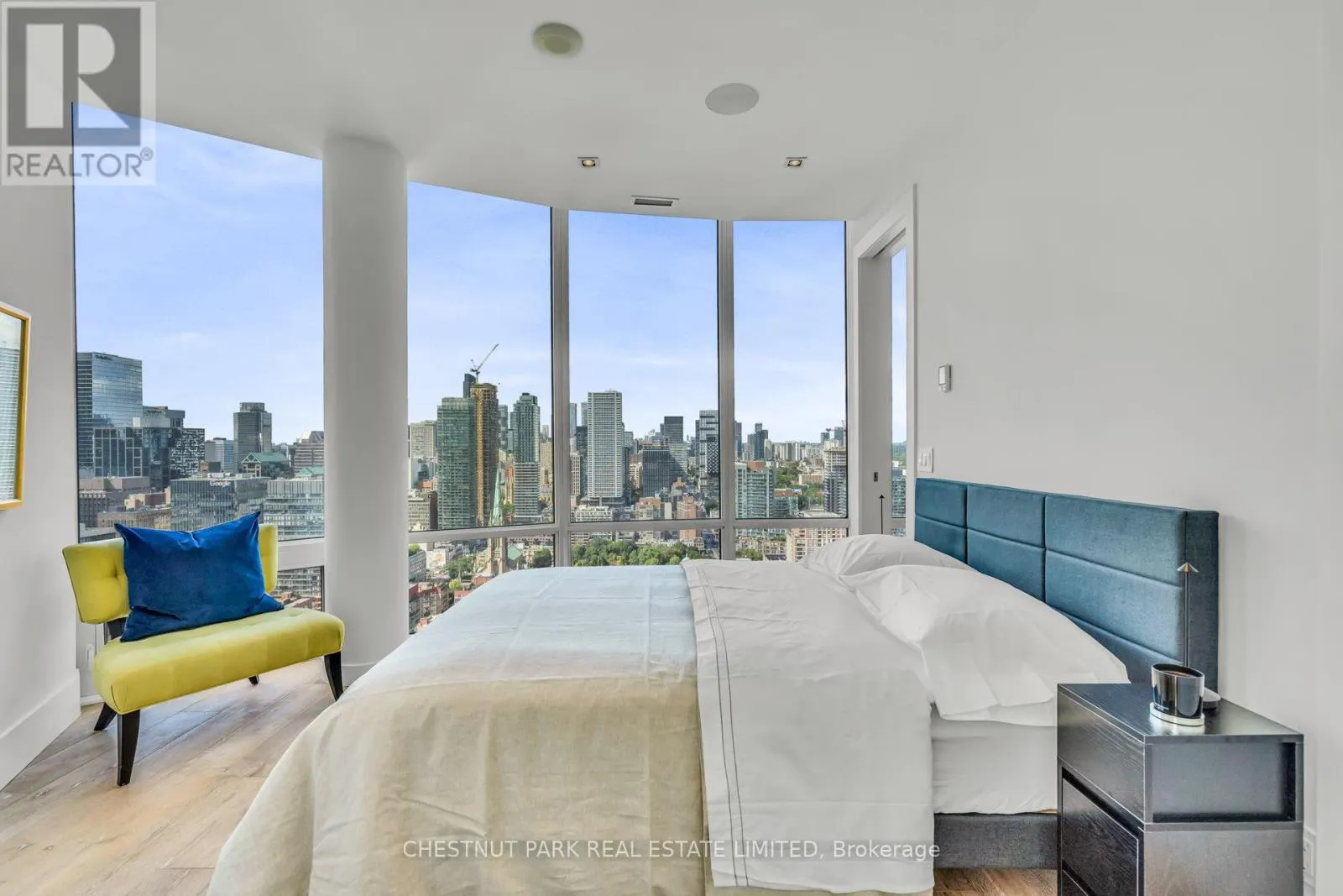 3302 - 1 MARKET STREET