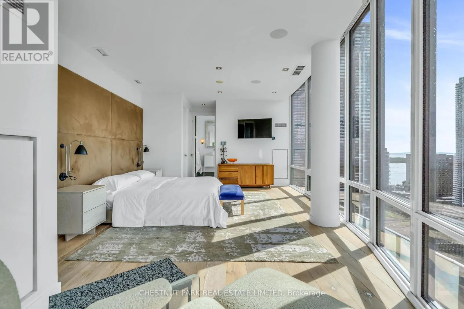 3302 - 1 MARKET STREET