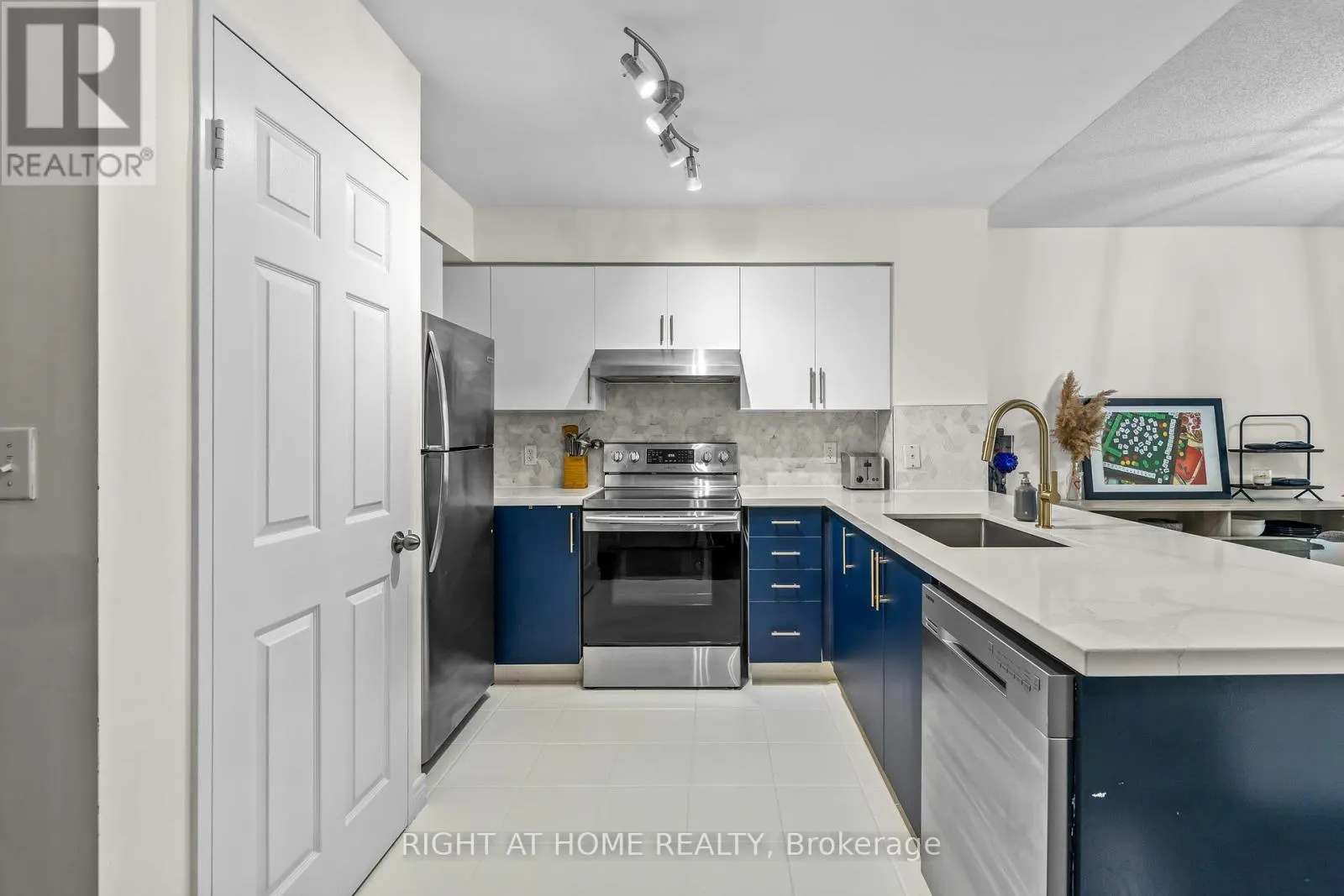 503 - 23 HOLLYWOOD AVENUE