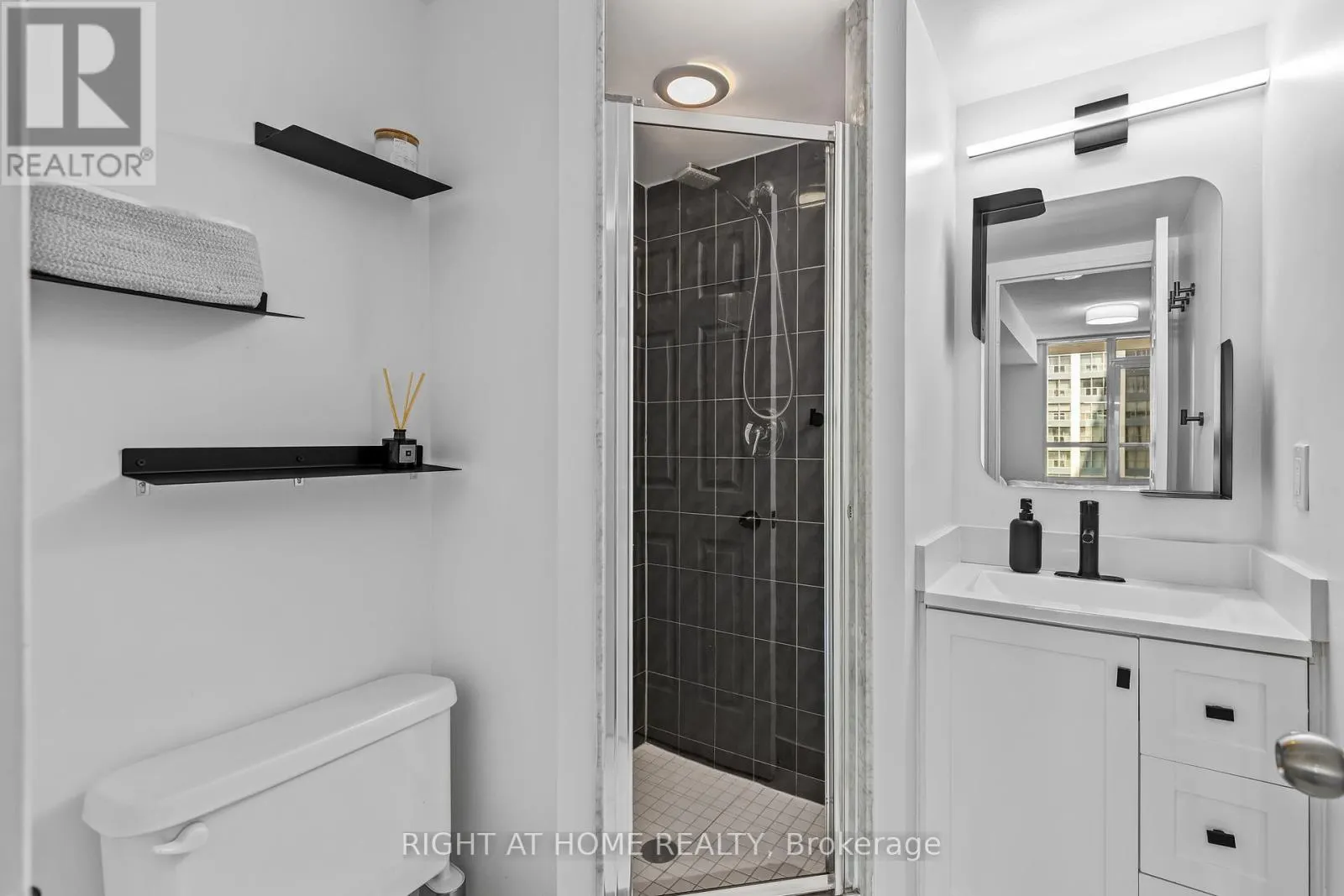 503 - 23 HOLLYWOOD AVENUE