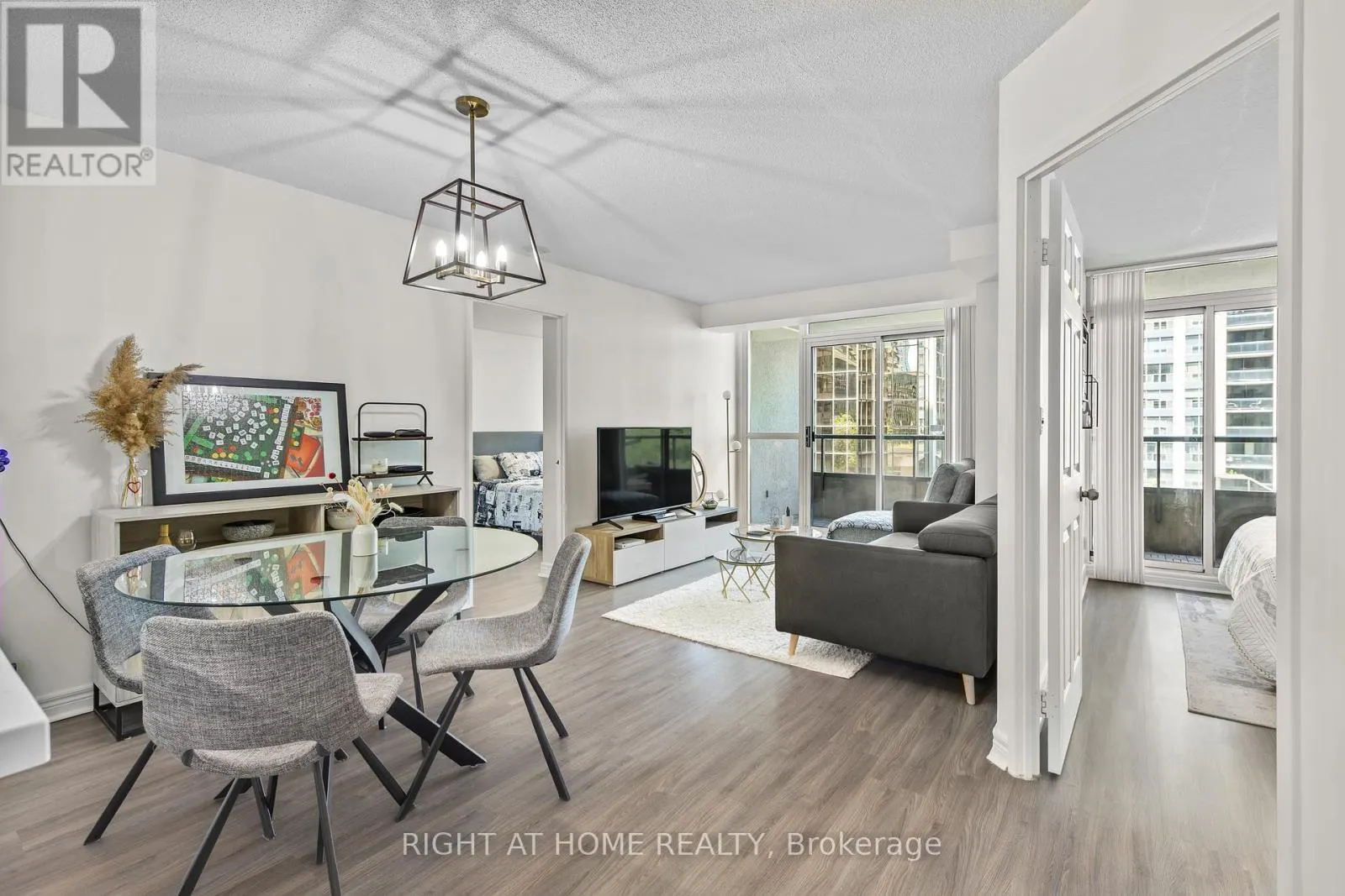 503 - 23 HOLLYWOOD AVENUE