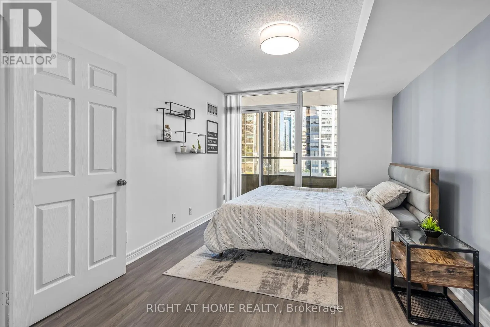 503 - 23 HOLLYWOOD AVENUE