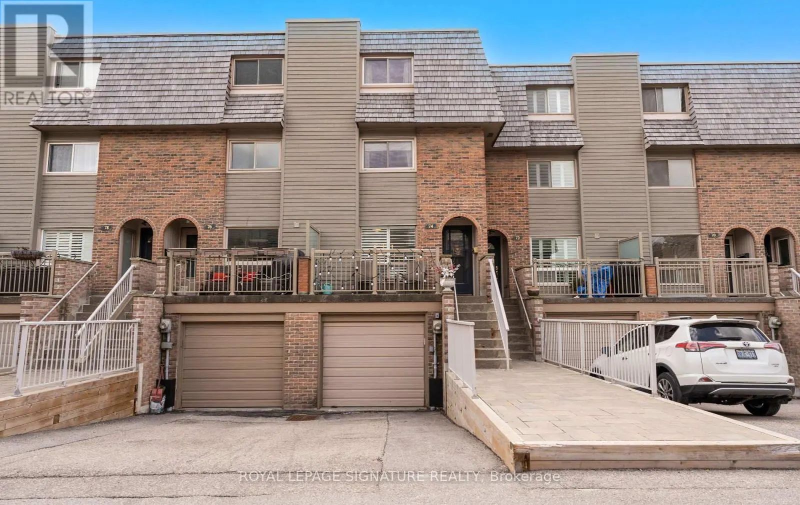 74 DUTCH MYRTLE WAY