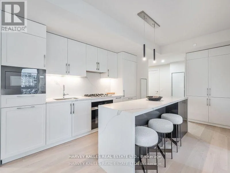 410 - 8 MANOR ROAD W