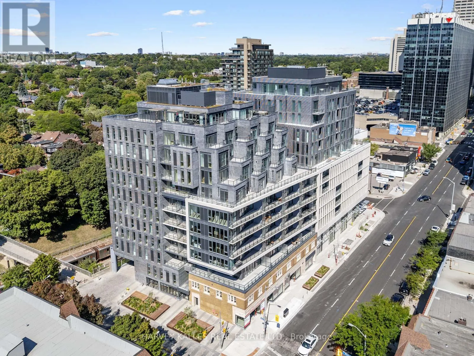 410 - 8 MANOR ROAD W