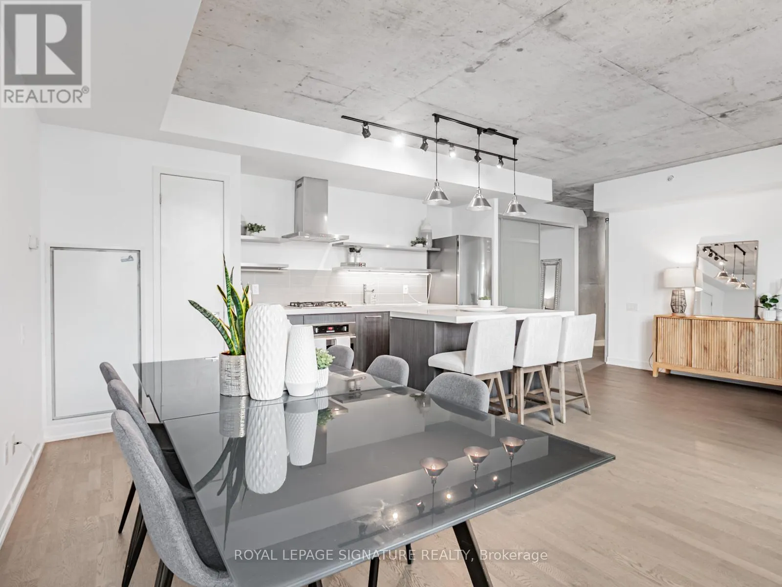 418 - 560 KING STREET W