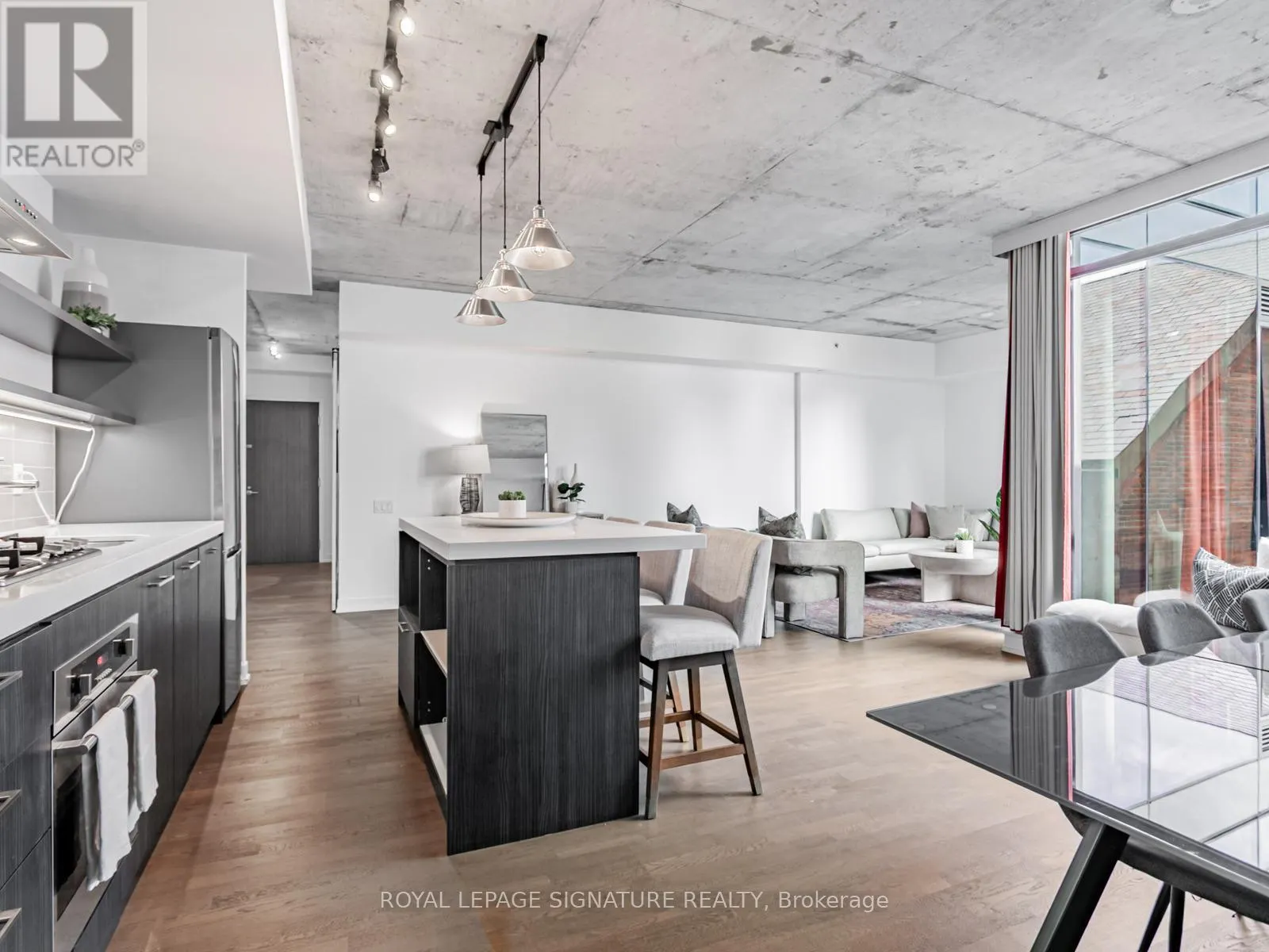 418 - 560 KING STREET W