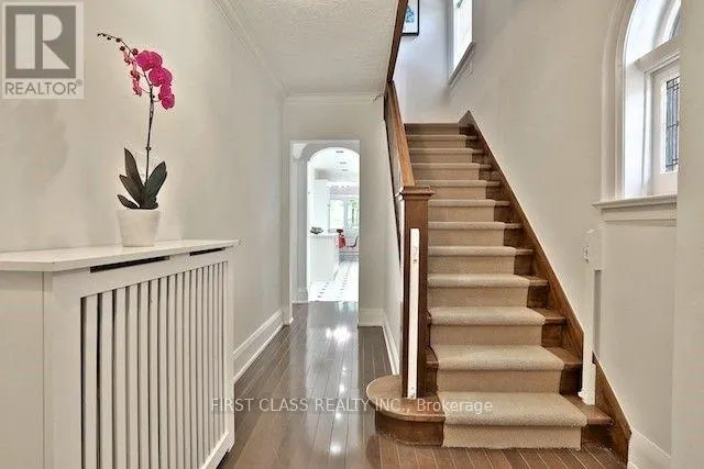 262 CASTLEFIELD AVENUE