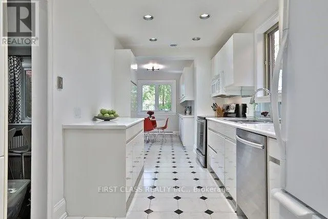 262 CASTLEFIELD AVENUE