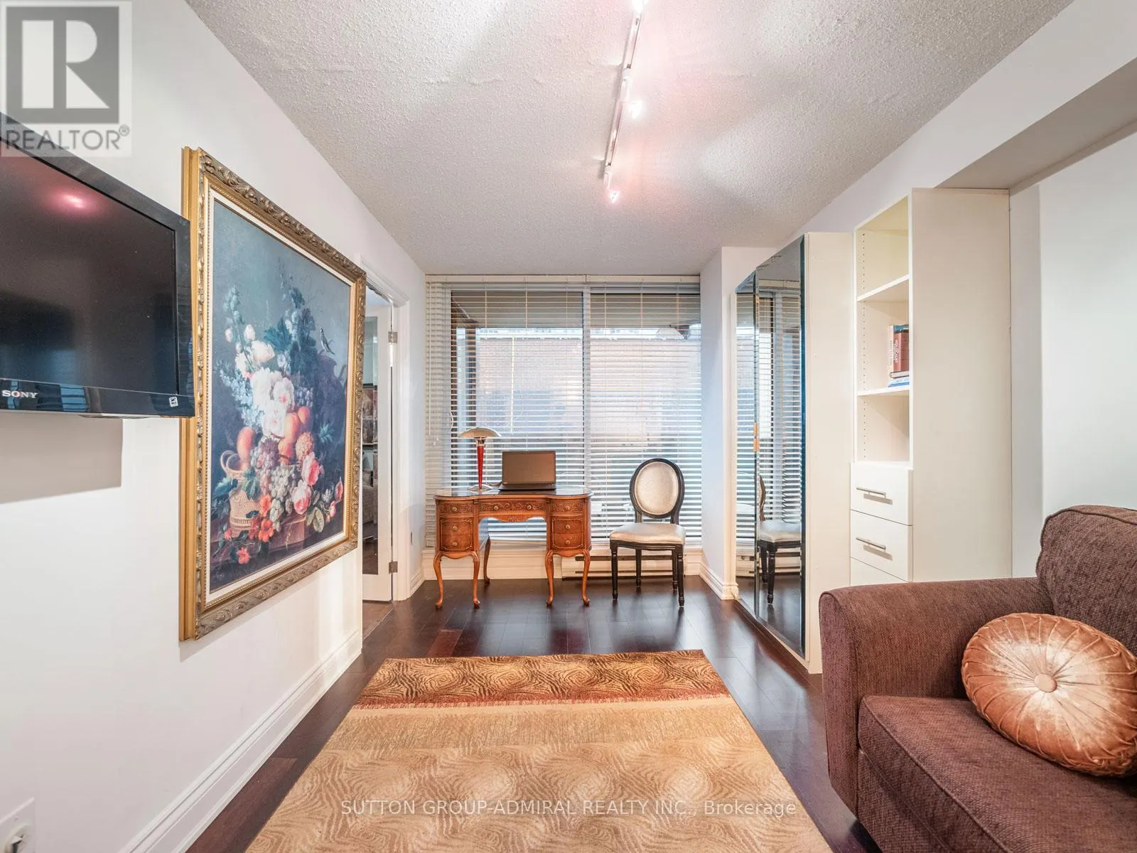 210 - 65 SPRING GARDEN AVENUE