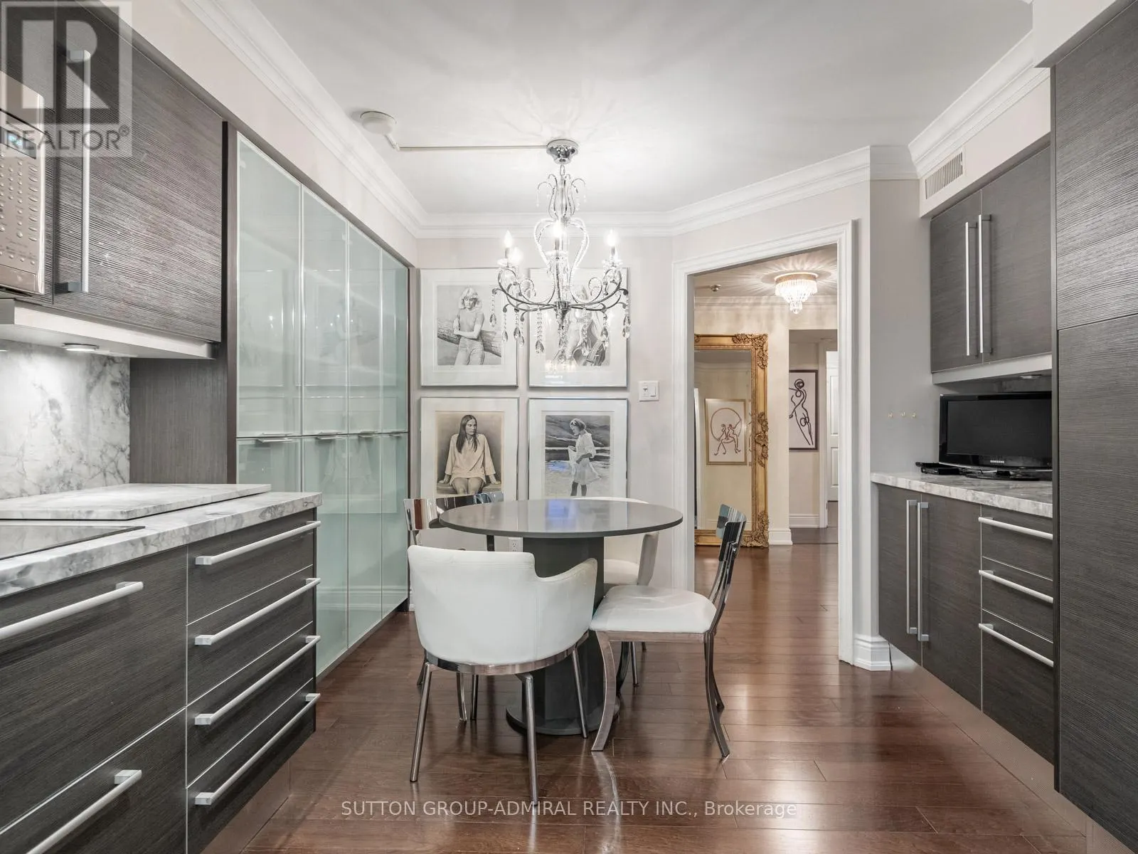 210 - 65 SPRING GARDEN AVENUE