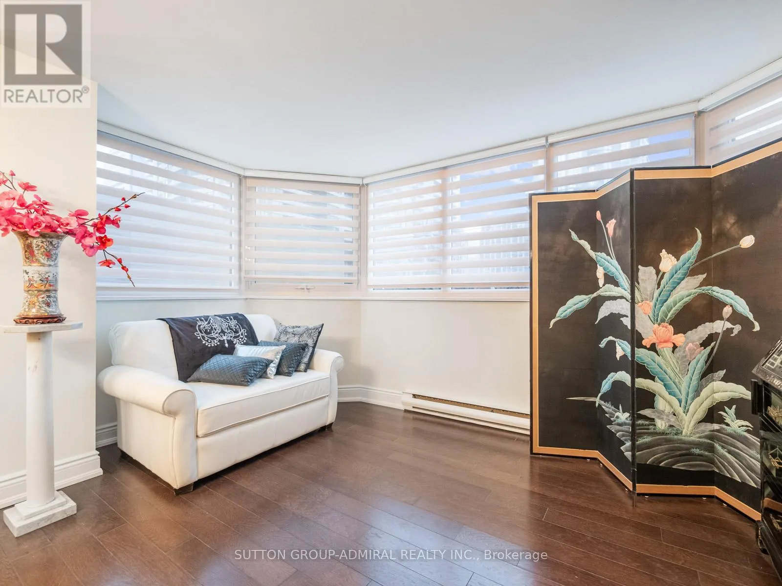 210 - 65 SPRING GARDEN AVENUE