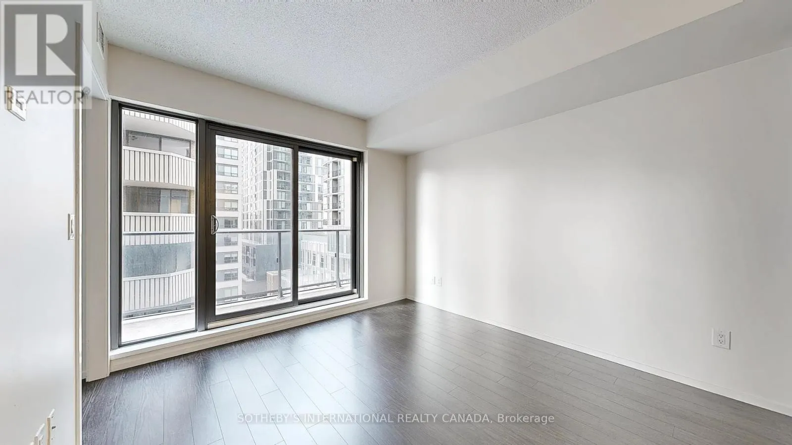 705 - 159 DUNDAS STREET E