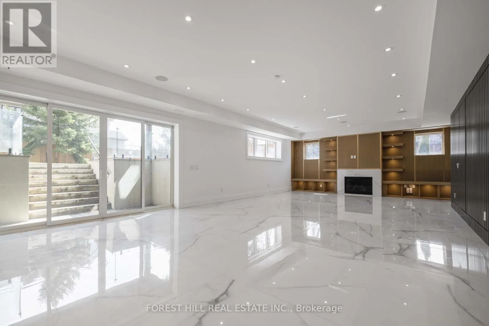 81 UPPER CANADA DRIVE