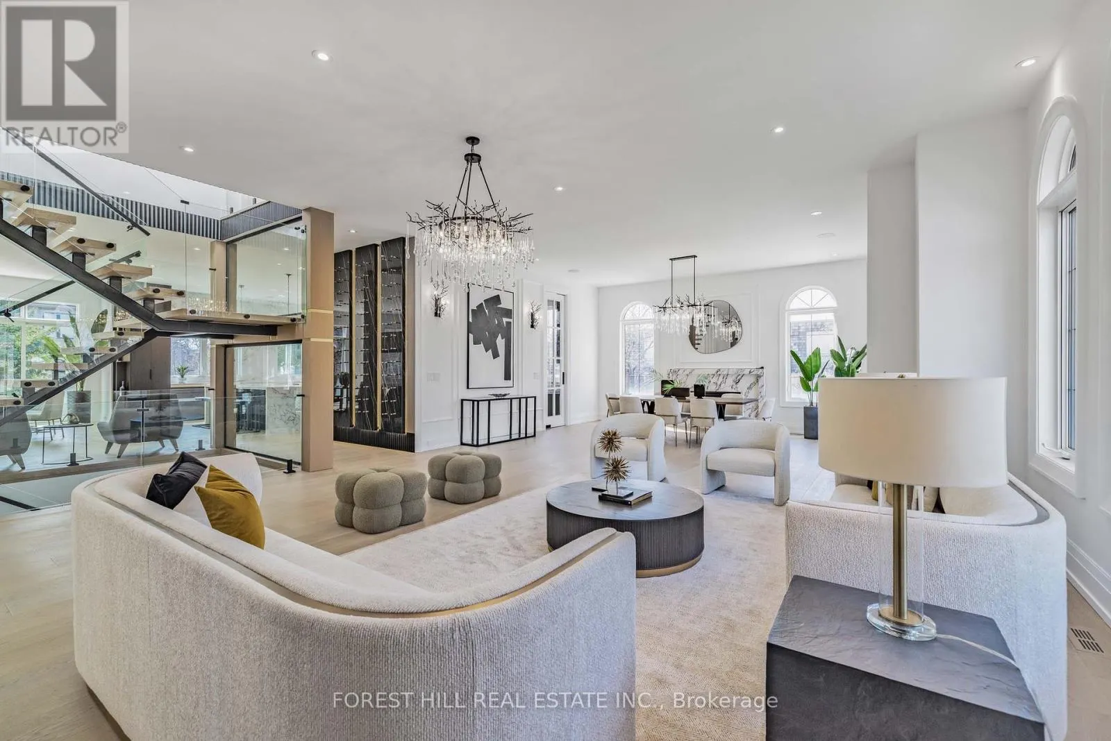 81 UPPER CANADA DRIVE